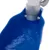 Blaues tragbares Trinkgefäss mit Wasser, verbunden mit einer weissen Flasche. Geeignet für unterwegs zur Wasserversorgung.
