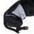 Chien portant une bande hygiénique grise et noire autour de l’abdomen, vue rapprochée du bas du corps. Matière textile visible.