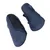 Paire de protections pour pattes d’animal, surface extérieure en tissu maillé noir et bleu avec renforts texturés, deux fermetures à scratch visibles sur chaque protection.