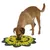 Hund schnüffelt an einer gelben und grünen Schnüffelmatte in Blumenform, geeignet für Suchspiele und Beschäftigung.