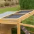 Recinto de madera con techo de rejilla metálica y cubierta de plexiglás, apto para exteriores. Bisagras y cierre visibles en el techo.