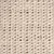 Gros plan sur une texture de tissu tissé beige, fibres naturelles visibles. Matériau : toile ou jute.