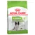 Royal Canin X-Small Adult 8+ koiranruoka, näkyvissä teksti: 'All very small dogs up to 4kg', 'Adult', '8+ years', kuva pienestä koirasta ja nappuloista.