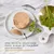 Paté de comida húmeda para mascotas en plato blanco con perejil fresco. Texto: UNA RECETA DELICIOSA PARA MIMAR SU PALADAR SOFISTICADO.