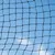 Schwarzes Netz mit quadratischer Maschenstruktur vor blauem Himmel. Geeignet für Sicherheits- oder Schutzanwendungen.