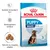 Sachet Royal Canin Puppy Maxi 2–15 months, points clés : système immunitaire fort, développement cérébral, taille de la croquette adaptée, illustration d’un chiot et croquettes rondes visibles.