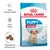 Royal Canin Puppy Medium 2–12 months, balenie s obrázkom psa. Text: Silný imunitný systém, Vývin mozgu, Prispôsobená veľkosť granúl. Zobrazené okrúhle granule.