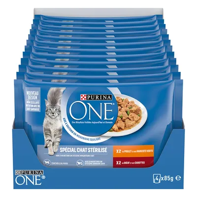 Purina ONE Spécial Chat Stérilisé, 4 x 85 g. Widoczne smaki: 2 x au poulet et aux haricots verts, 2 x au bœuf et aux carottes. Opakowanie z wizerunkiem kota.