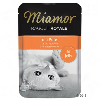 Miamor Ragout Royale -kissanruokapussi, teksti: mit Pute, Zarte Stückchen, ohne Zusatz von Rind, In Jelly. Kuvassa harmaa kissa makaa selällään.