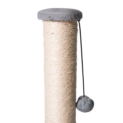 Tiragraffi cilindrico in sisal chiaro con cima rivestita in tessuto grigio e pallina grigia appesa a un cordino nero.