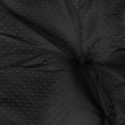 Dettaglio tessuto nero con piccoli punti in rilievo, materiale sintetico visibile, parte di un prodotto imbottito per animali.