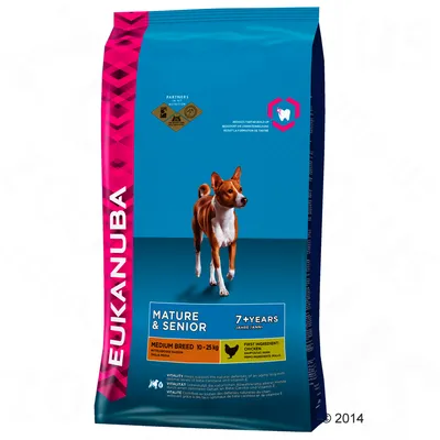 Saco de ração Eukanuba Mature & Senior para cães de raça média 10–25 kg, 7+ anos. Primeiro ingrediente: frango. Texto em inglês e alemão visível na embalagem.