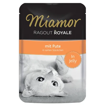 Miamor Ragout Royale kalkkunalla, mureat palat hyytelössä. Pakkauksessa makuulla oleva kissa.