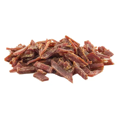 Torkade köttstrimlor, brunröda, löst staplade. Lämpliga som snacks eller belöning för husdjur.