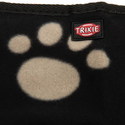 Trixie-logotyp på svart tyg med beige tassavtrycksmönster.