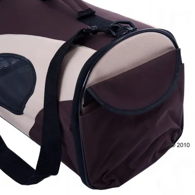 Переноска для животных из ткани с сетчатым окошком, длинным ремнём и боковым карманом. Цвет: коричневый и бежевый.