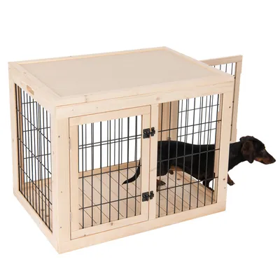 Niche ou cage pour chien en bois clair et métal noir, porte ouverte, chien de petite taille à moitié sorti.