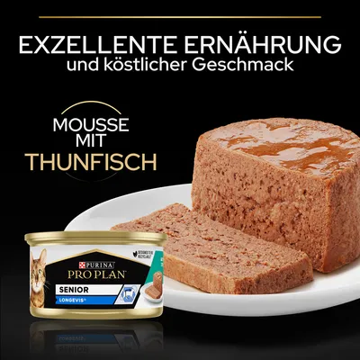 Texte en allemand : Exzellente Ernährung und köstlicher Geschmack, Mousse mit Thunfisch. Boîte Purina Pro Plan Senior Longevis avec mousse au thon pour chat, tranche servie sur assiette.