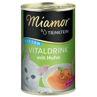 Miamor Trinkfein Vitaldrink kananlihalla pennuille. Omega-3, ilman maitoa. Kuvassa valkoinen kissa ja kulho nestettä.