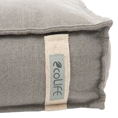 Ecolife-Label auf einem grauen Stoffkissen mit beige-farbenem Griff.