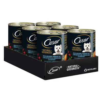 Cesar Natural Goodness, богат курицей, с бататом, горохом и клюквой. Упаковка с шестью банками в перерабатываемой картонной коробке.