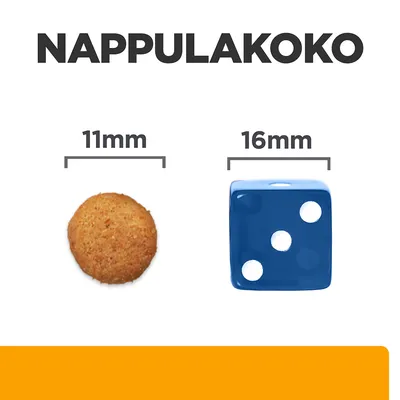 Nappulakoko: pyöreä nappula 11 mm, vertailuna sininen noppa 16 mm. Teksti: NAPPULAKOKO, 11 mm, 16 mm.