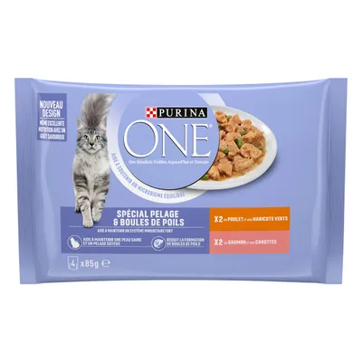 Pachet Purina ONE Special Pelage & Boules de Poils, 4 x 85 g. 2 plicuri cu pui și fasole verde, 2 cu somon și morcovi. Pentru pisici. Text în franceză pe ambalaj.