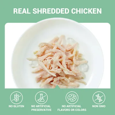 REAL SHREDDED CHICKEN, NO GLUTEN, NO ARTIFICIAL PRESERVATIVE, NO ARTIFICIAL FLAVORS OR COLORS, NON GMO (text v angličtine) zobrazené nad a pod tanierom s kúskami kuracieho mäsa.