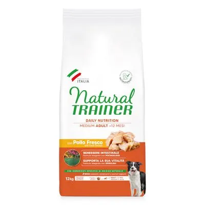 Zak Natural Trainer Daily Nutrition Medium Adult >12 Mesi met Pollo Fresco, 12 kg. Tekst: Benessere intestinale, supporta la sua vitalità. Hond en stukjes kip zichtbaar op verpakking.