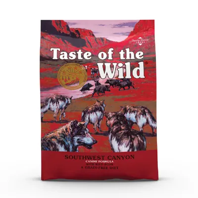 Taste of the Wild Southwest Canyon, Canine Formula with Wild Boar, A Grain-Free Diet. Immagine di confezione con lupi e paesaggio rosso sullo sfondo.