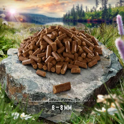 Купчина кафяви гранули с цилиндрична форма, диаметър 6–8 мм, показани върху скала. Видим надпис: 6–8 MM.