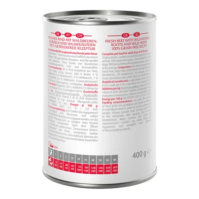 Blik hondenvoer 400 g, tekst: 'Frisches Rind mit Waldbeeren, Wurzeln und Wildkräutern, 100% getreidefreie Rezeptur'. Voedingsadvies en analysetabel zichtbaar op het etiket.