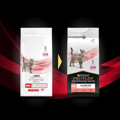 Confronto tra due confezioni di PURINA PRO PLAN VETERINARY DIETS DM Diabetes Management per gatti, con logo ISFM e dicitura 'Diabetes Management' visibili su entrambe le confezioni.