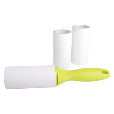 Fusselrolle mit grünem Griff und zwei Ersatzrollen, geeignet zum Entfernen von Tierhaaren und Fusseln.