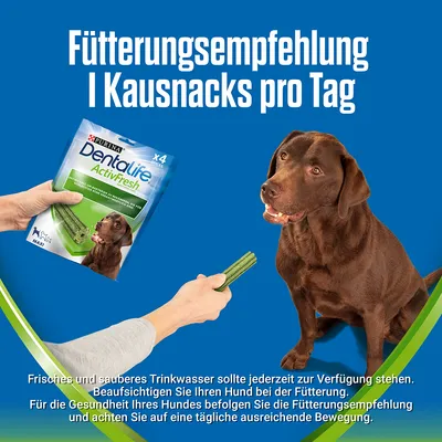 Fütterungsempfehlung: 1 Kausnack pro Tag. Frisches Trinkwasser bereitstellen, Hund bei der Fütterung beaufsichtigen und tägliche Bewegung sicherstellen. Produkt: Purina Dentalife ActivFresh.