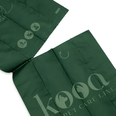 kooa Pet Care Line. Темно-зеленые пакеты для собачьих экскрементов с символами экологичности, простоты использования и утилизации.