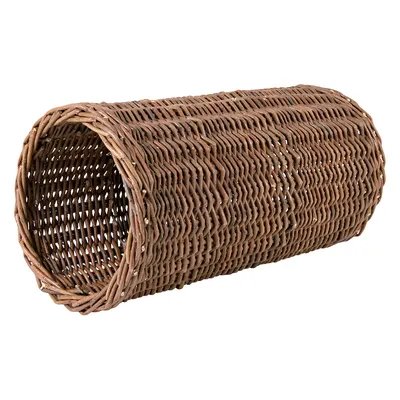Geflochtener Tunnel aus braunem Naturweidenmaterial, zylindrische Form.