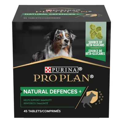 Συσκευασία Purina Pro Plan Natural Defences+ με εικόνα σκύλου, 45 δισκία. Εμφανίζεται το κείμενο: Source of beta-glucans, helps support immunity, reinforce l’immunité.
