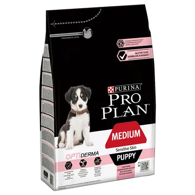Sac hrană pentru câini Purina Pro Plan Medium Puppy Sensitive Skin, OPTIDERMA, bogat în somon, pentru pui de talie medie, text vizibil: MEDIUM, PUPPY, Sensitive Skin, OPTI NUTRITION.