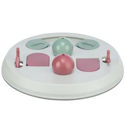Ronde interactieve puzzel voor huisdieren met roze en groene schuifjes, draaiknoppen en bolvormige elementen op een witte basis. Gemaakt van kunststof.