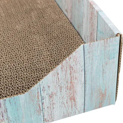 Kratzbrett aus Wellpappe mit Holzoptik-Rahmen in Blau und Weiss. Detailansicht der Struktur und des Designs.