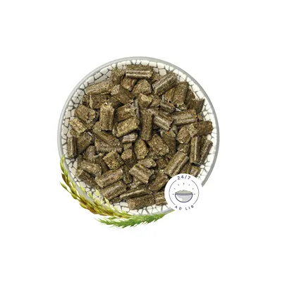 Cuenco con gránulos verdes, decorado con espigas de cereal y un símbolo '24/7 Ad Lib' para alimentación libre.
