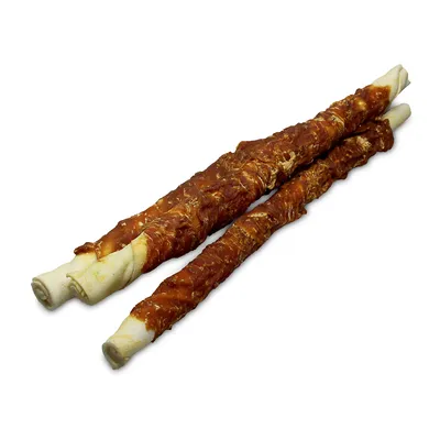 Trei batoane pentru ros, acoperite cu carne uscată, prezentate pe fundal alb. Material vizibil: piele presată și strat exterior de carne.