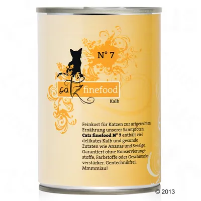 Консерва с етикет: Catz finefood N° 7 Kalb. Текст на немски за съставки и гаранции, включително без консерванти, оцветители и ГМО. Силует на котка върху жълт фон.