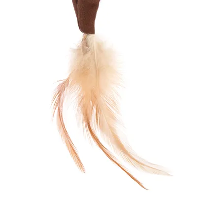 Colgante de juguete con plumas beige y elemento de tela marrón, apto para juego interactivo.