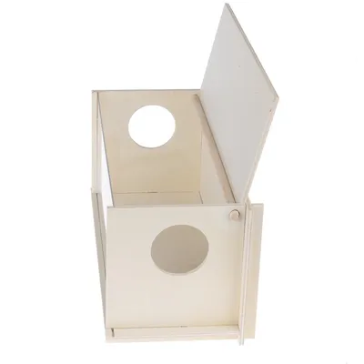 Caja nido de madera con dos entradas redondas y tapa abatible, adecuada para aves. Forma rectangular de madera clara.