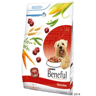 Purina Beneful Original hondenvoer, afbeelding van voer, hond, wortels, erwten, maïs en tarwe op de verpakking. Tekst: 100% complete & balanced.