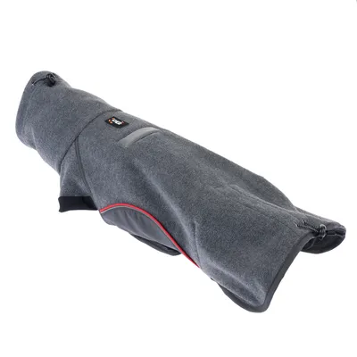 Grauer Hundemantel mit rotem Rand, verstellbarem Kordelzug und Tasche. Sichtbares Logo: Hurtta.