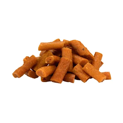 Ein Stapel brauner, röhrenförmiger Hundesnacks aus getrocknetem Material.