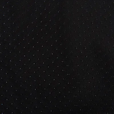 Schwarzer Stoff mit kleinen, regelmässigen Punkten. Materialstruktur sichtbar.